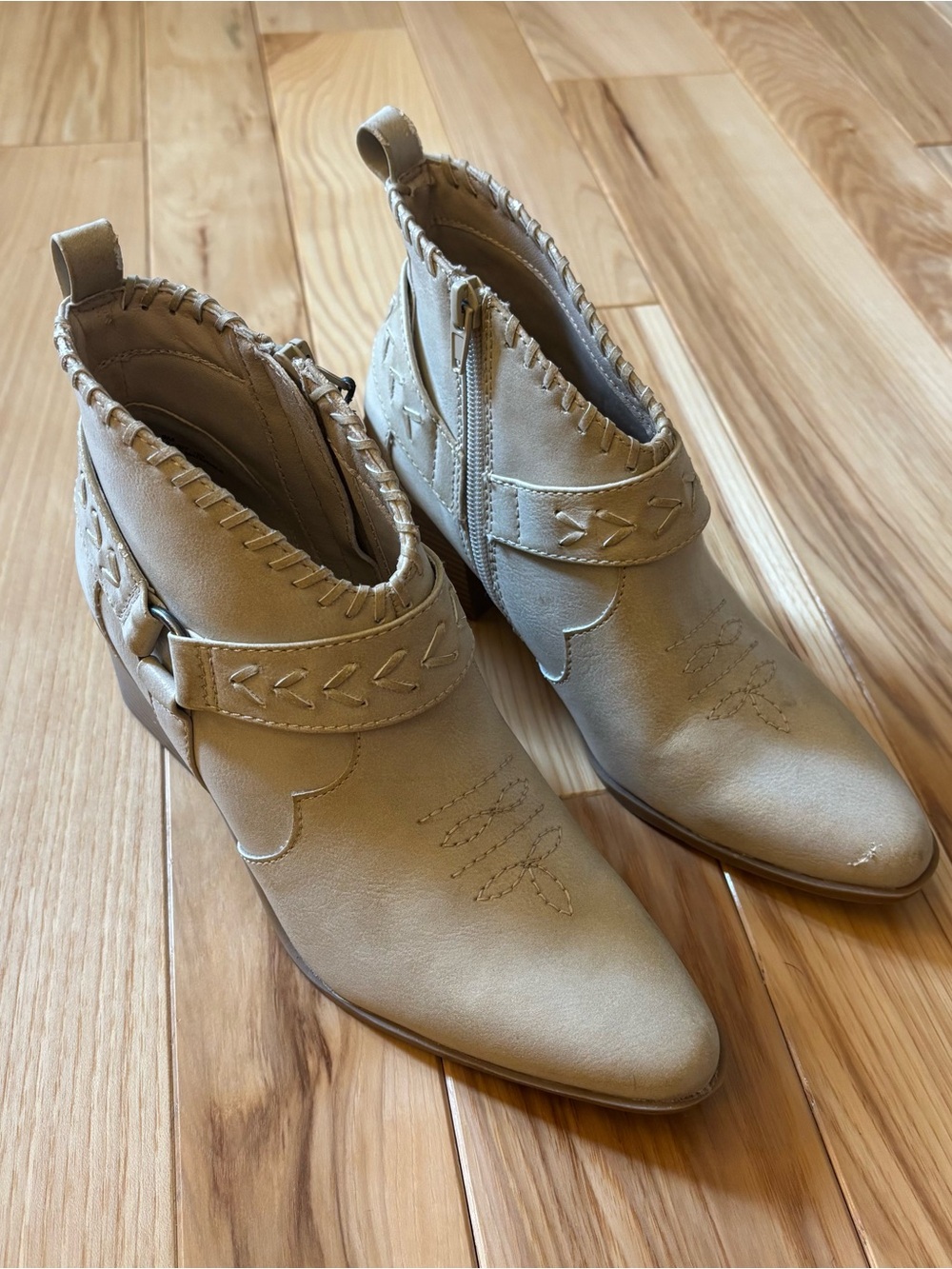NEW Frye & Co Palma Western Harness Stacked Heel Ankle Boots - Picture 2 of 13